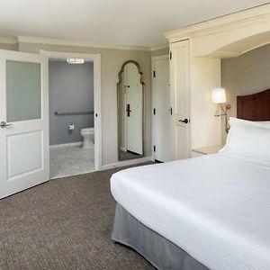 Zimmer mit Queensize-Bett für Gäste mit Behinderungen