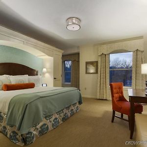Royal King Suite