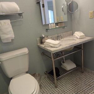 Zimmer mit Queensize-Bett für Gäste mit Behinderungen